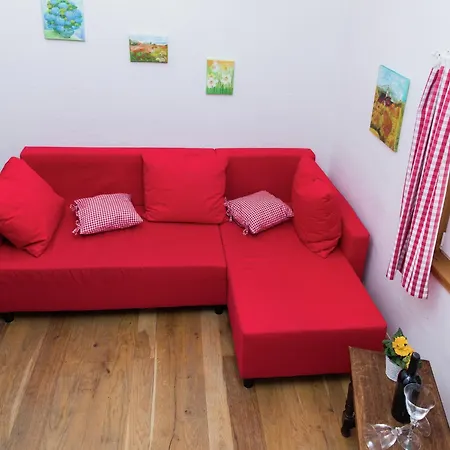Modernes Apartment Mit Parkplatz In Der Eifel