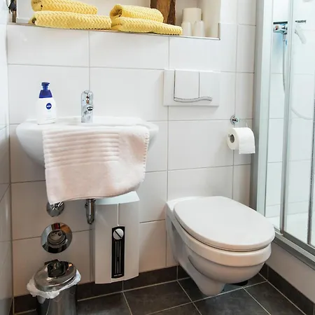 Modernes Apartment Mit Parkplatz In Der Eifel Apartmán